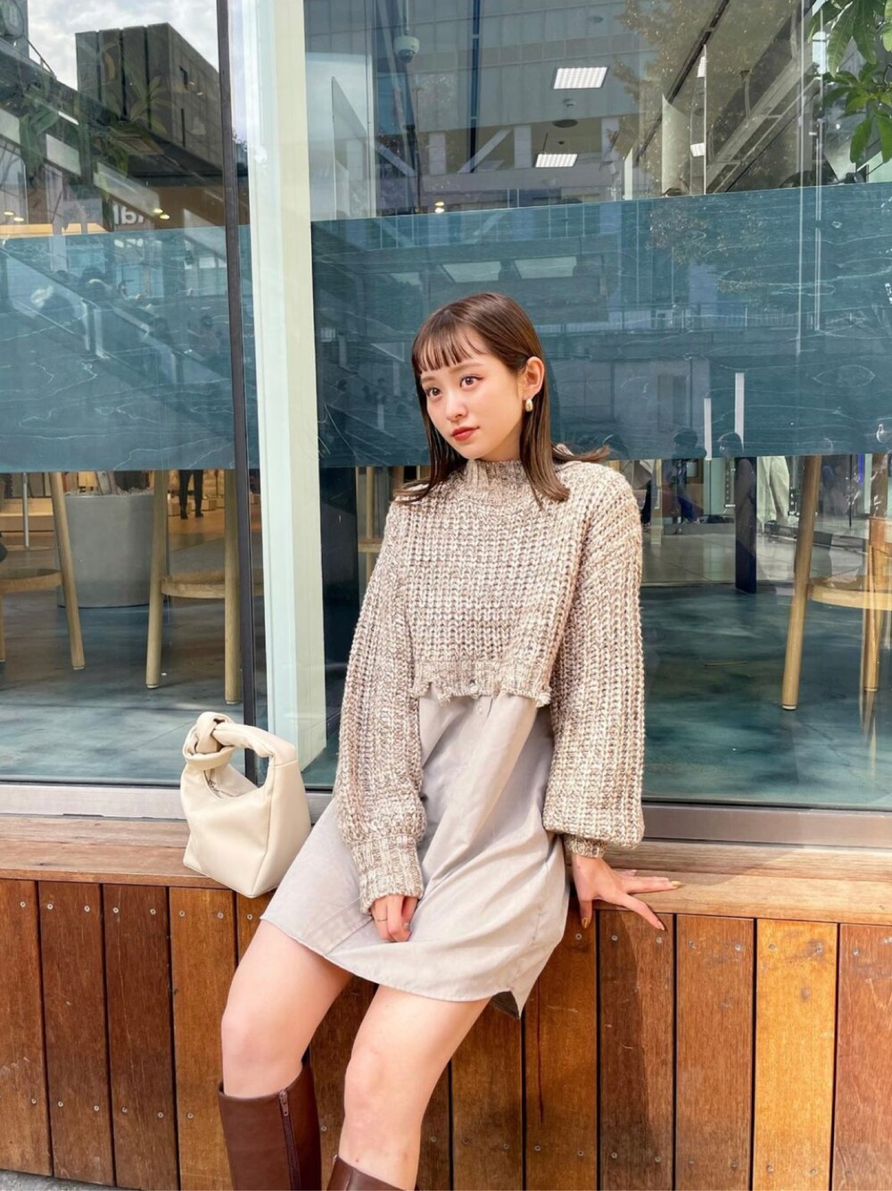 「MURUAのアイテム（ワンピース、ベージュ系）」を使った、土肥　夕華さん（レディース・160cm）の秋コーディネートの1枚目の写真