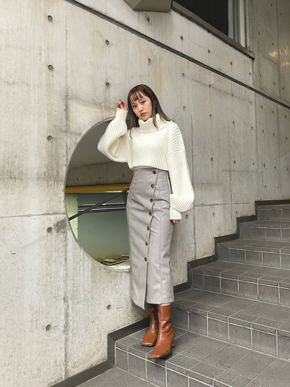 「MURUAのショートオフタートルニット（ニット/セーター、ホワイト系）」を使った、土肥　夕華さん（レディース・160cm）の秋コーディネートの1枚目の写真