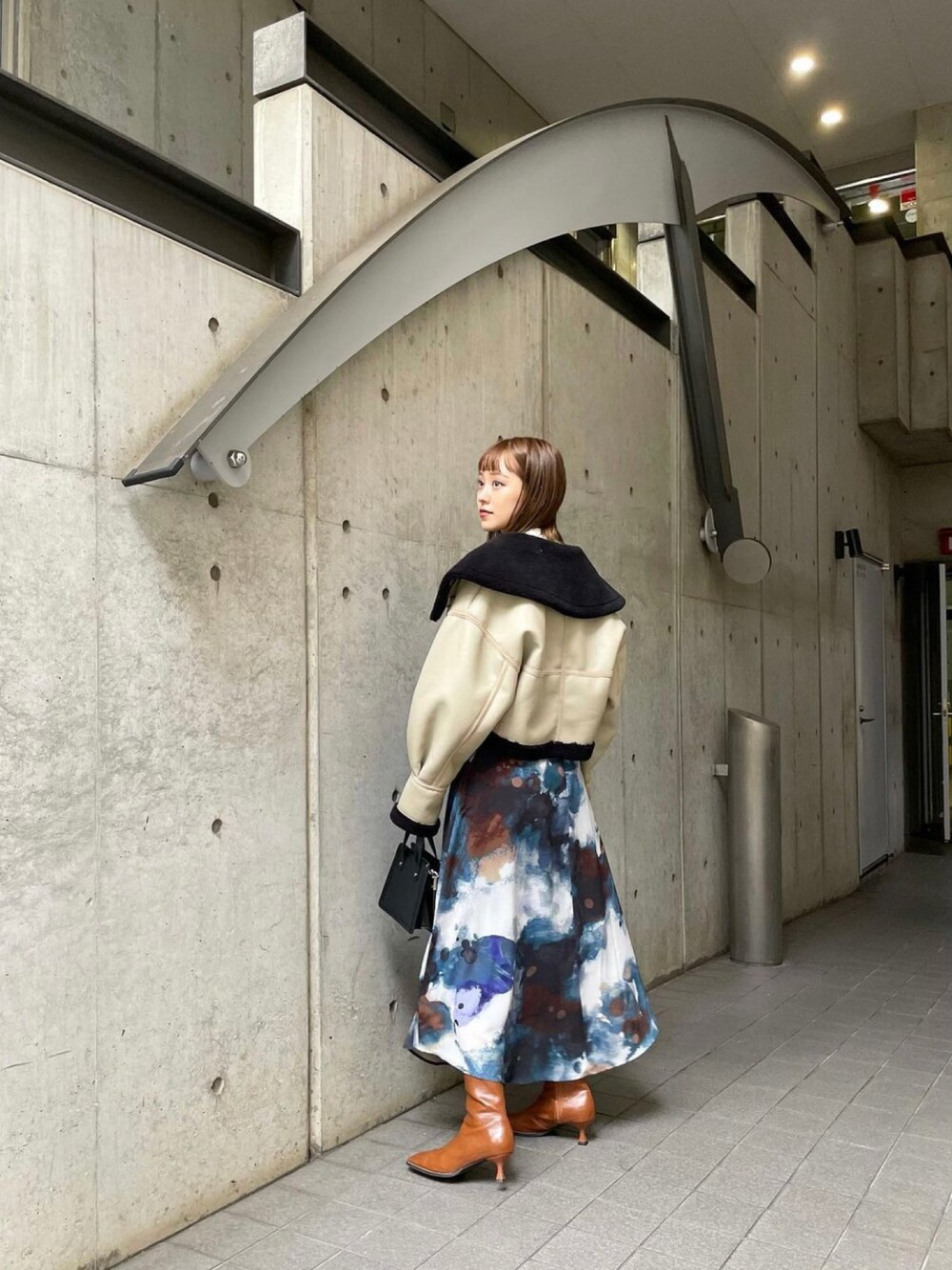 「MURUAのオーバーカラーショートフェイクムートン（ブルゾン、ホワイト系）」を使った、土肥　夕華さん（レディース・160cm）の秋コーディネートの1枚目の写真