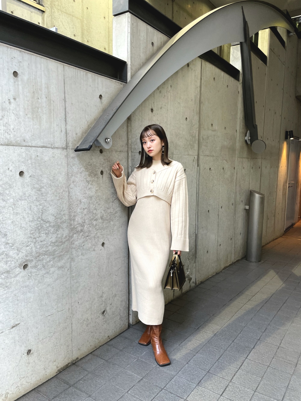 「murua、muruasnap、muruaコーデ」｜「MURUAのアイテム（ワンピース/ドレス、ホワイト系）」を使った、土肥　夕華さん（レディース・160cm）の秋コーディネートの1枚目の写真