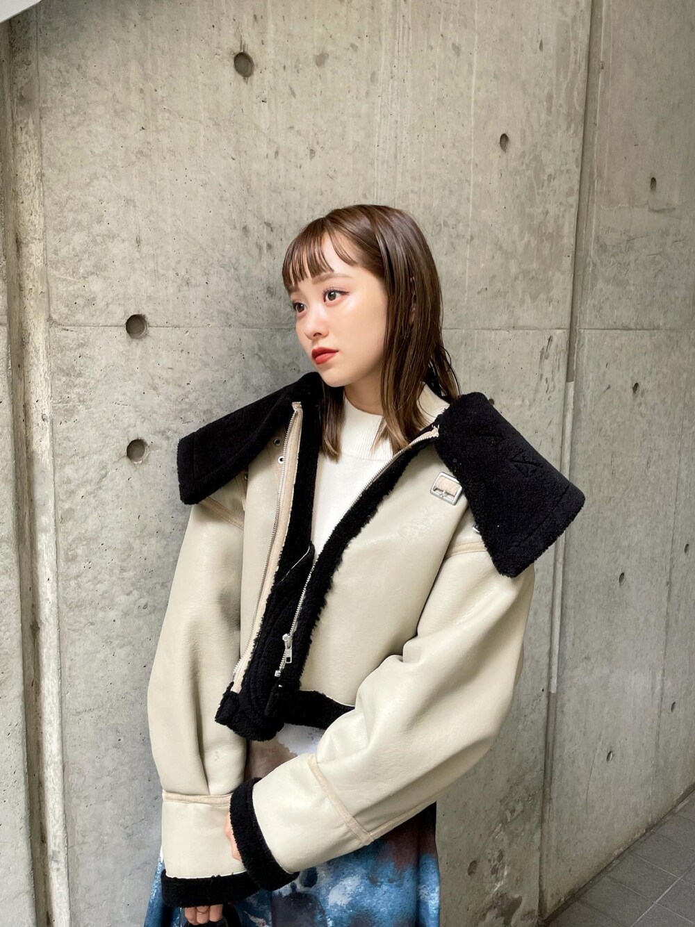 「MURUA(MURUA)、murua、murua_snap」｜「MURUAのオーバーカラーショートフェイクムートン（ブルゾン、ホワイト系）」を使った、土肥　夕華さん（レディース・160cm）の冬コーディネートの1枚目の写真