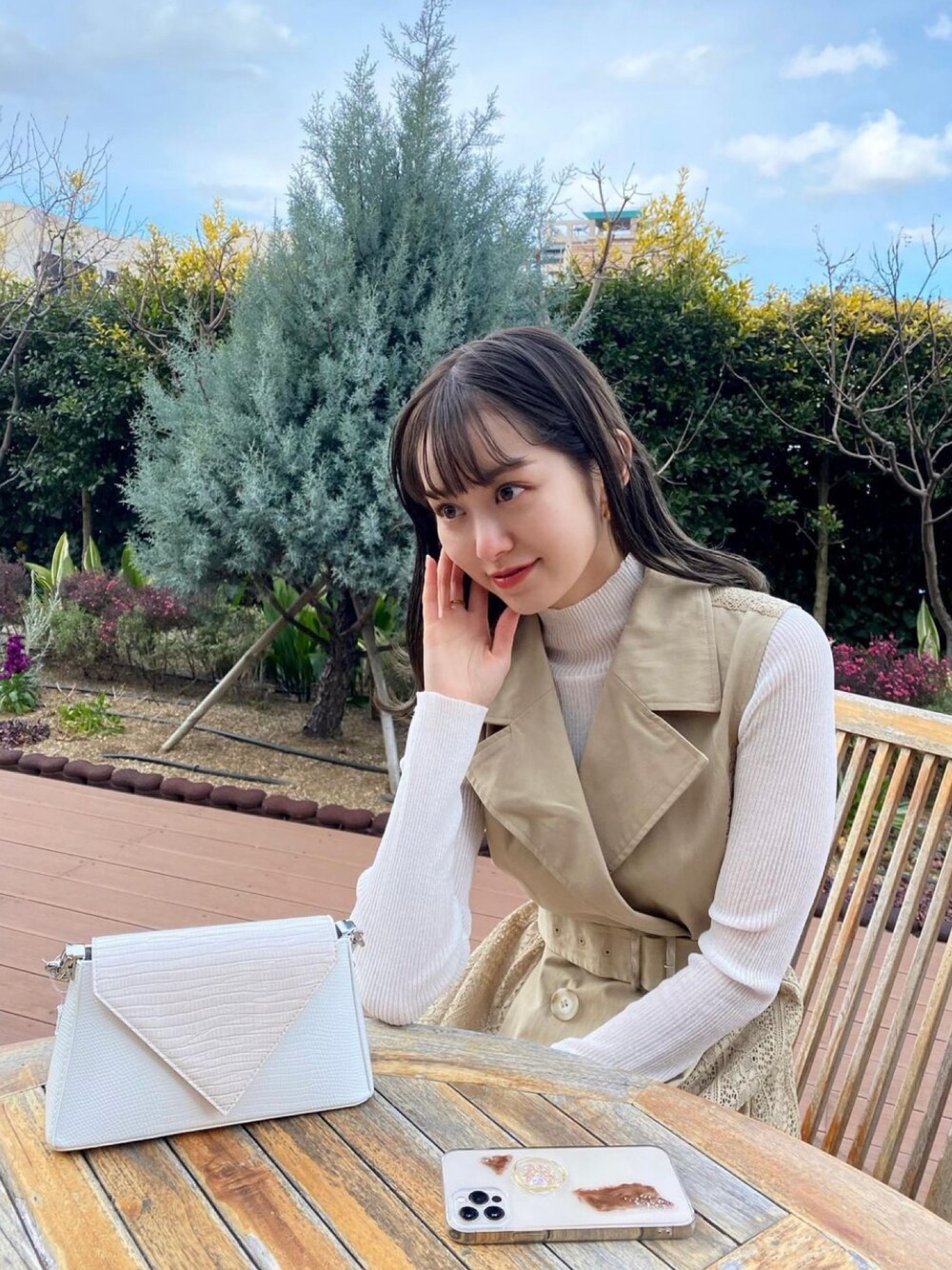 「MURUAの3WAYレースレイヤードトレンチコート（トレンチコート、ベージュ系）」を使った、土肥　夕華さん（レディース・160cm）の冬コーディネートの1枚目の写真