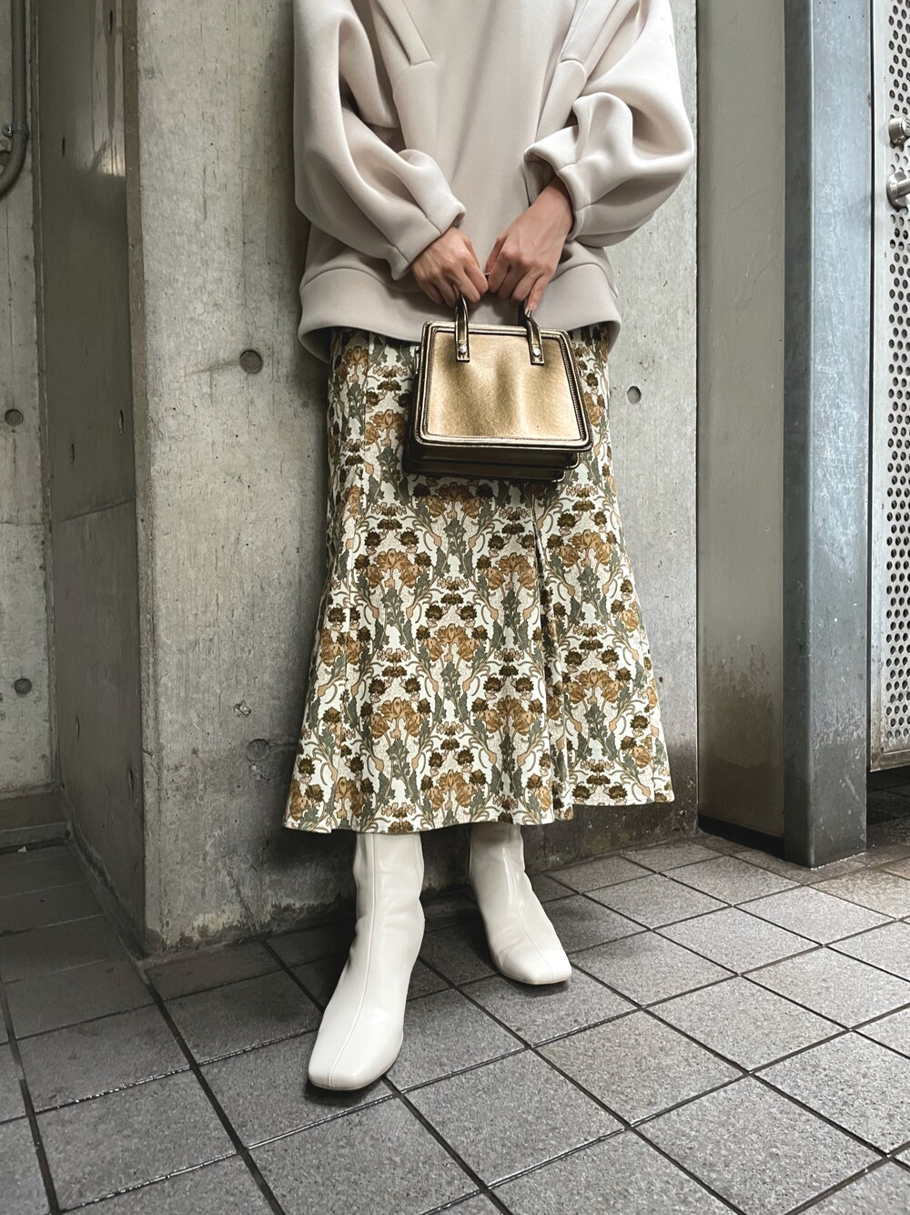 「murua、muruasnap、muruaコーデ」｜「MURUAのアイテム（スカート、その他）」を使った、土肥　夕華さん（レディース・160cm）の秋コーディネートの1枚目の写真