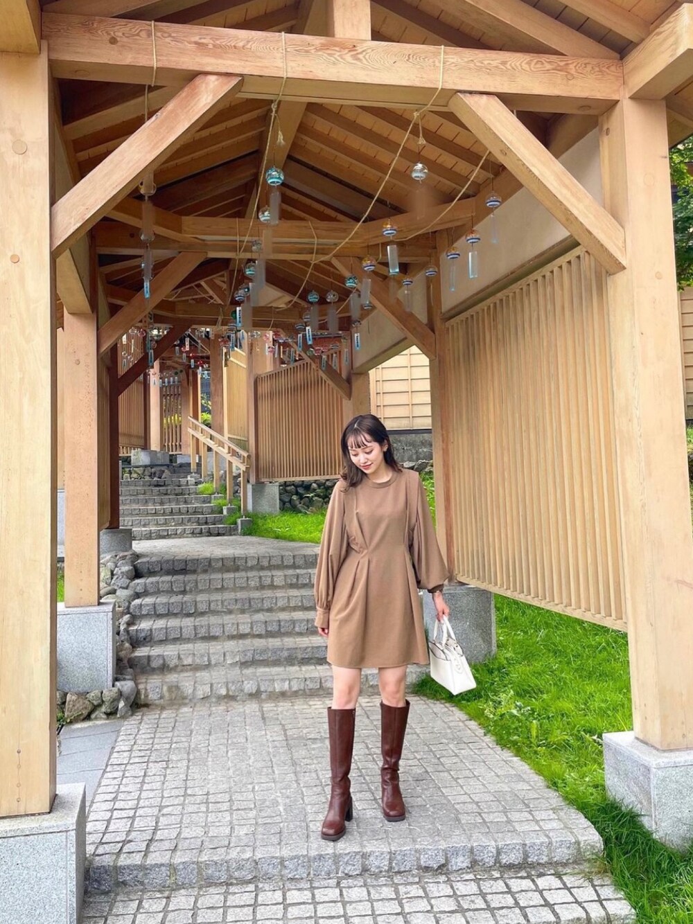 「秋コーデ」｜「MURUAのボリュームスリーブミニワンピース（ワンピース、イエロー系）」を使った、土肥　夕華さん（レディース・160cm）の秋コーディネートの1枚目の写真
