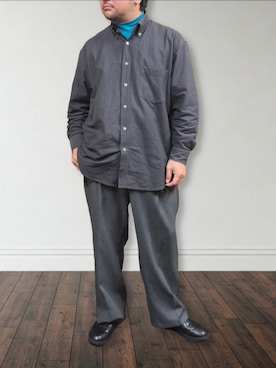 「UNIQLO（ユニクロ）のオックスフォードワイドフィットストライプシャツ（シャツ/ブラウス、グレー系）」を使った、肉厚メンズさん（メンズ・177cm）の春コーディネート