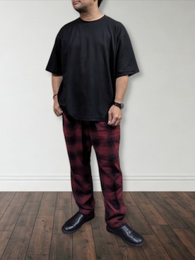 「アイテム（スウェットパンツ、レッド系）」を使った、肉厚メンズさん（メンズ・177cm）の夏コーディネート