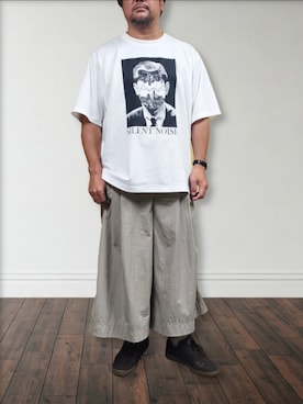 「GU（ジーユー）のアイテム（Tシャツ/カットソー、ホワイト系）」を使った、肉厚メンズさん（メンズ・177cm）の秋コーディネート