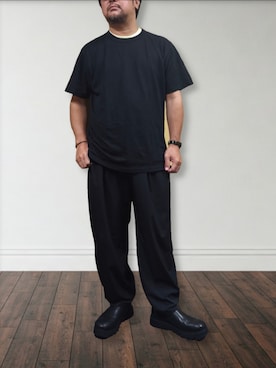 「UNIQLO（ユニクロ）のアイテム（Tシャツ/カットソー、ブラック系）」を使った、肉厚メンズさん（メンズ・177cm）の秋コーディネート