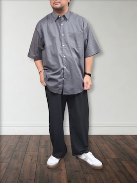「GU（ジーユー）のアイテム（シャツ/ブラウス、グレー系）」を使った、肉厚メンズさん（メンズ・177cm）の夏コーディネート