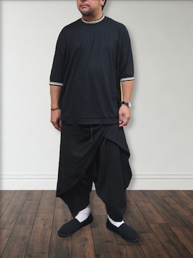 「UNIQLO（ユニクロ）のアイテム（Tシャツ/カットソー、ブラック系）」を使った、肉厚メンズさん（メンズ・177cm）の夏コーディネート