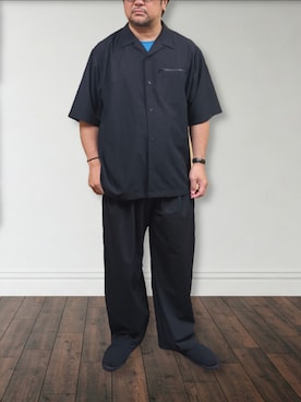 「GU（ジーユー）のアイテム（シャツ/ブラウス、ブラック系）」を使った、肉厚メンズさん（メンズ・177cm）の夏コーディネート
