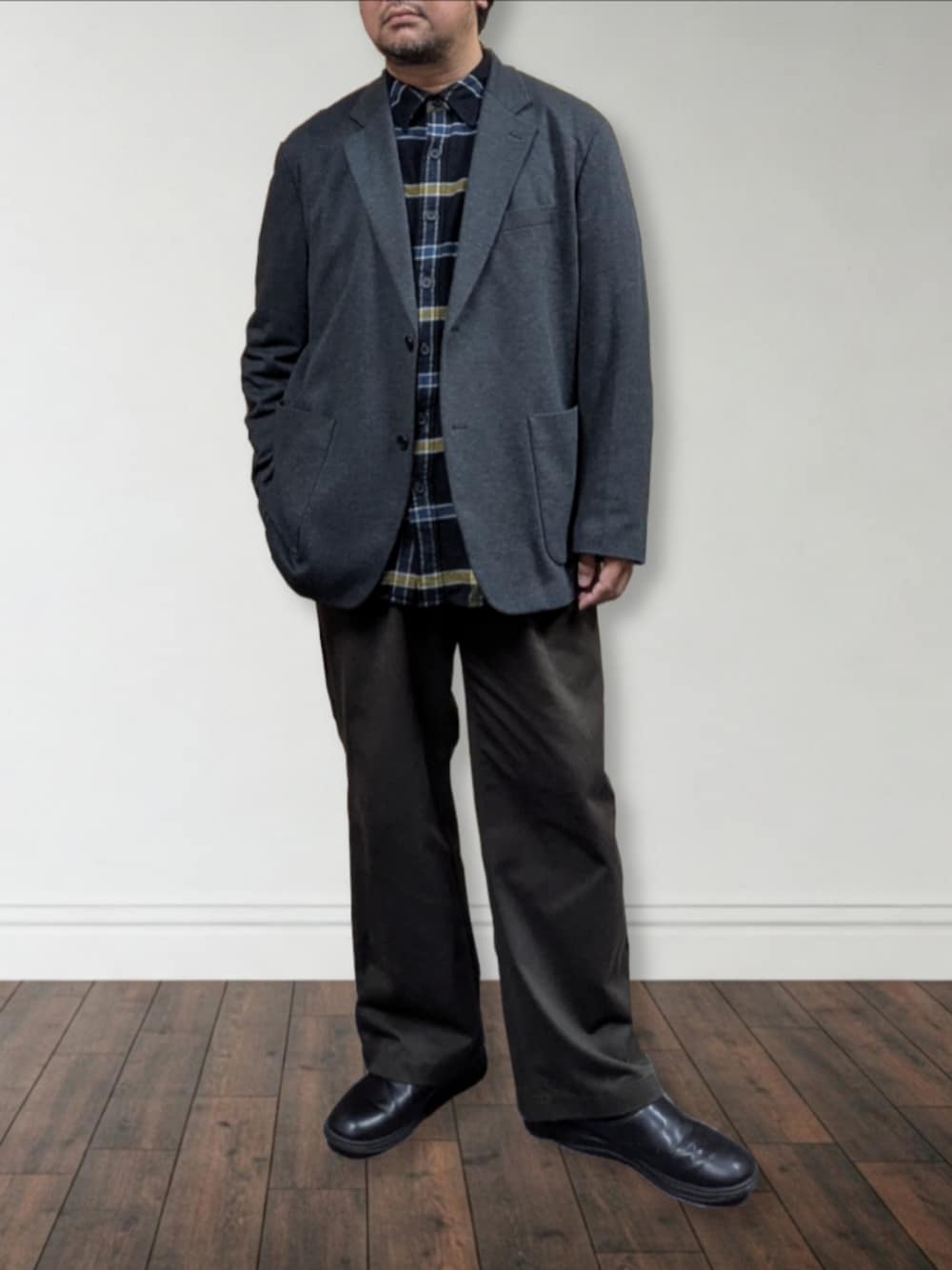 「グランパコア、ジャケットスタイル、4XL、UNIQLO JW ANDERSON、フランネルシャツ、チノツータックバギースラックス、おじコーデ、デブでもオシャレ、40代ファッション、体型カバー、Moonstar、810S」｜「UNIQLOのコンフォートジャケット（テーラードジャケット、グレー系）」を使った、肉厚メンズさん（メンズ・177cm）の春コーディネートの1枚目の写真