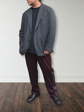 「アイテム（パンツ、レッド系）」を使った、肉厚メンズさん（メンズ・177cm）の冬コーディネート