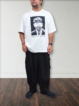 「GU（ジーユー）のアイテム（Tシャツ/カットソー、ホワイト系）」を使った、肉厚メンズさん（メンズ・177cm）の秋コーディネート