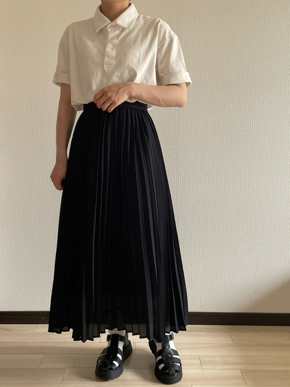 「ユニクロ、ユニクロコーデ、ラガーポロシャツ、ポロシャツ、ポロシャツコーデ、GU、GUコーデ、グルカサンダル」｜「UNIQLOのアイテム（ポロシャツ、ホワイト系）」を使った、そばこさん（レディース・148cm）の夏コーディネートの1枚目の写真