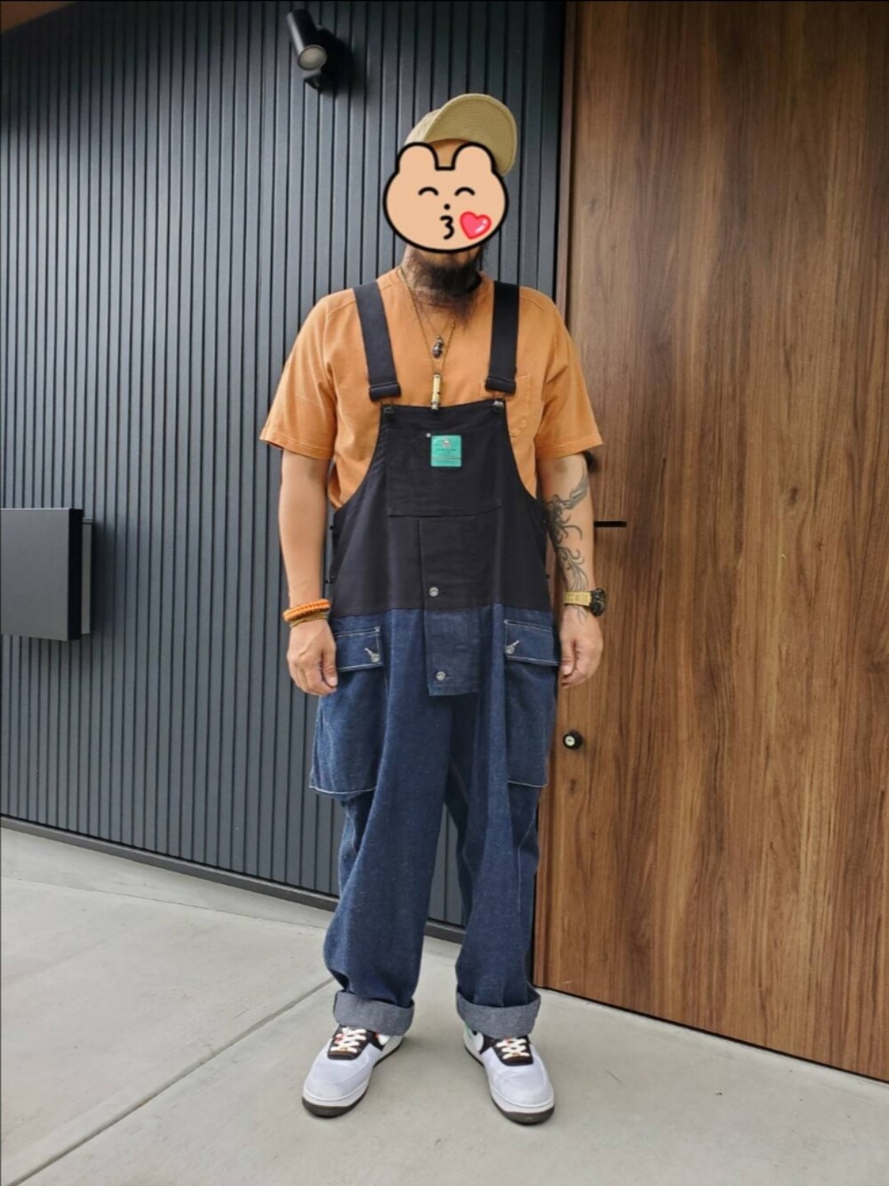 「NIGEL CABOURN、ナイジェルケーボン、オーバーオール、ピグメント」｜「Nigel CabournのNigel Cabourn　メカニックキャップ（キャップ、ベージュ系）」を使った、ゃまさん（メンズ・183cm）の夏コーディネートの1枚目の写真