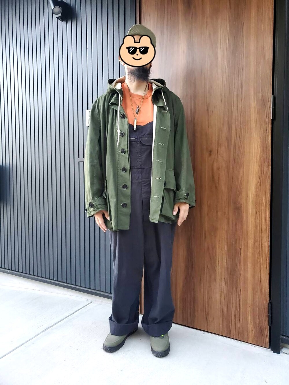 「NIGEL CABOURN、ナイジェルケーボン、オーバーオール」｜「Nigel Cabournの　Nigel Cabourn　メカニックキャップ（キャップ、グリーン系）」を使った、ゃまさん（メンズ・183cm）の春コーディネートの1枚目の写真