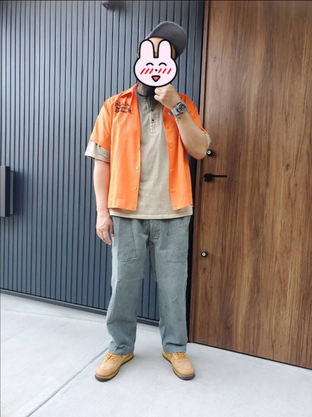 「NIGEL CABOURN、ナイジェルケーボン、シャツ、オレンジ、wiper、ワイパー、スイス軍」｜「Nigel Cabournのアイテム（キャップ、グレー系）」を使った、ゃまさん（メンズ・183cm）の春コーディネートの1枚目の写真
