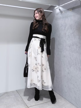 「MERCURYDUO（マーキュリーデュオ）のフラワードッキングワンピース（ワンピース、ブラック系）」を使った、仲田桃子さん（レディース・165cm）の秋コーディネート