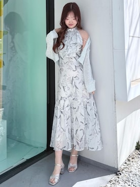 「MERCURYDUO（マーキュリーデュオ）の花柄アメスリラッフルワンピース（ワンピース、ブルー系）」を使った、仲田桃子さん（レディース・165cm）の春コーディネート