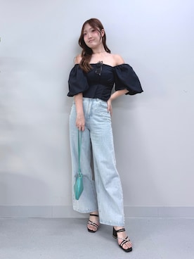 「MERCURYDUO（マーキュリーデュオ）のパールデニムパンツ（デニムパンツ、ブルー系）」を使った、仲田桃子さん（レディース・165cm）の夏コーディネート
