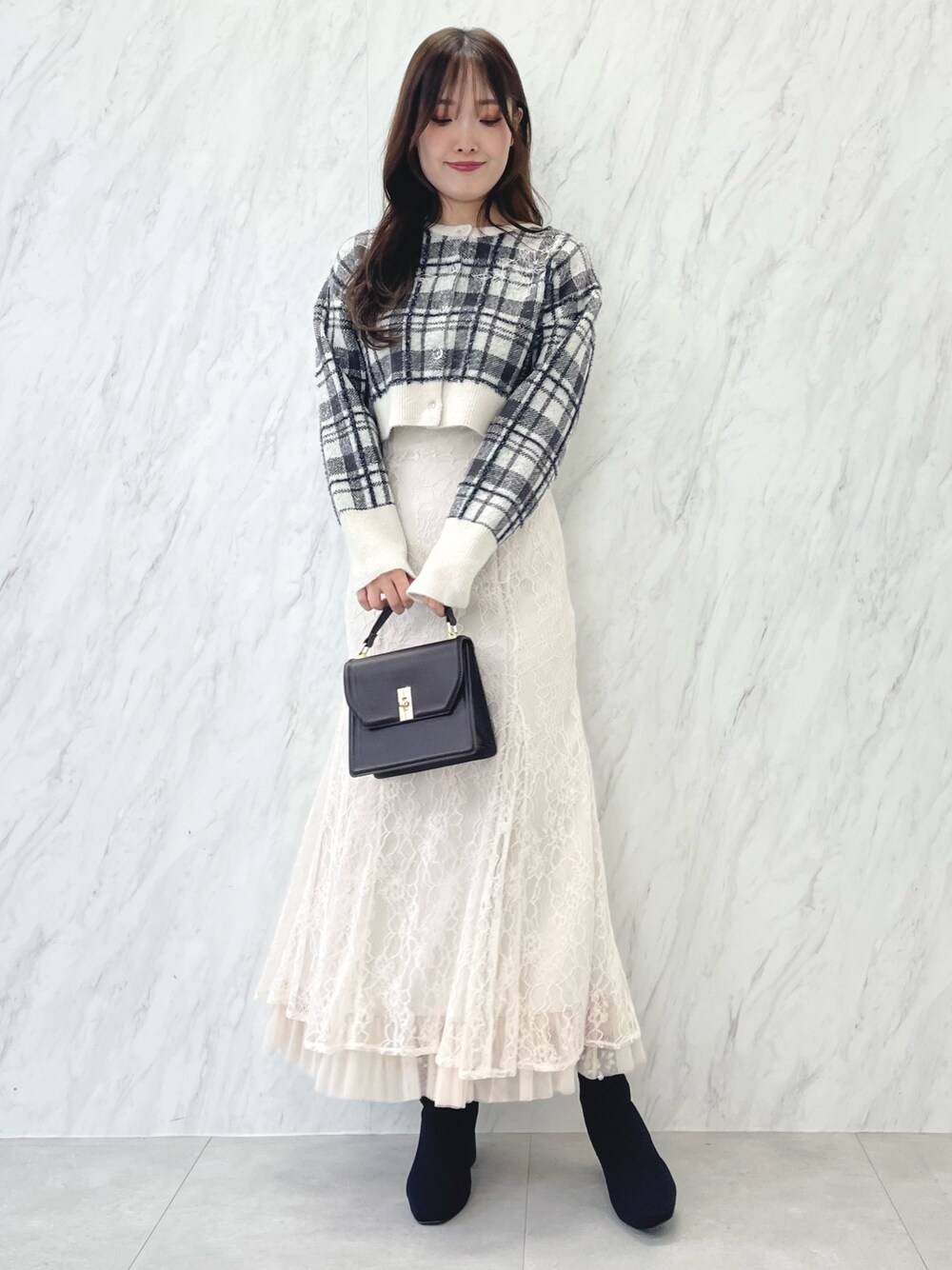 スカートを使った「チェック柄ニット」の人気ファッション