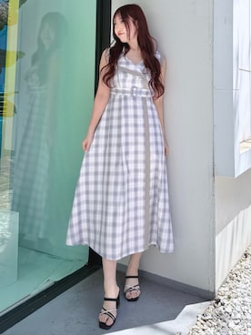 「MERCURYDUO（マーキュリーデュオ）のバイカラートレンチフレアワンピース（ワンピース、グレー系）」を使った、仲田桃子さん（レディース・165cm）の春コーディネート