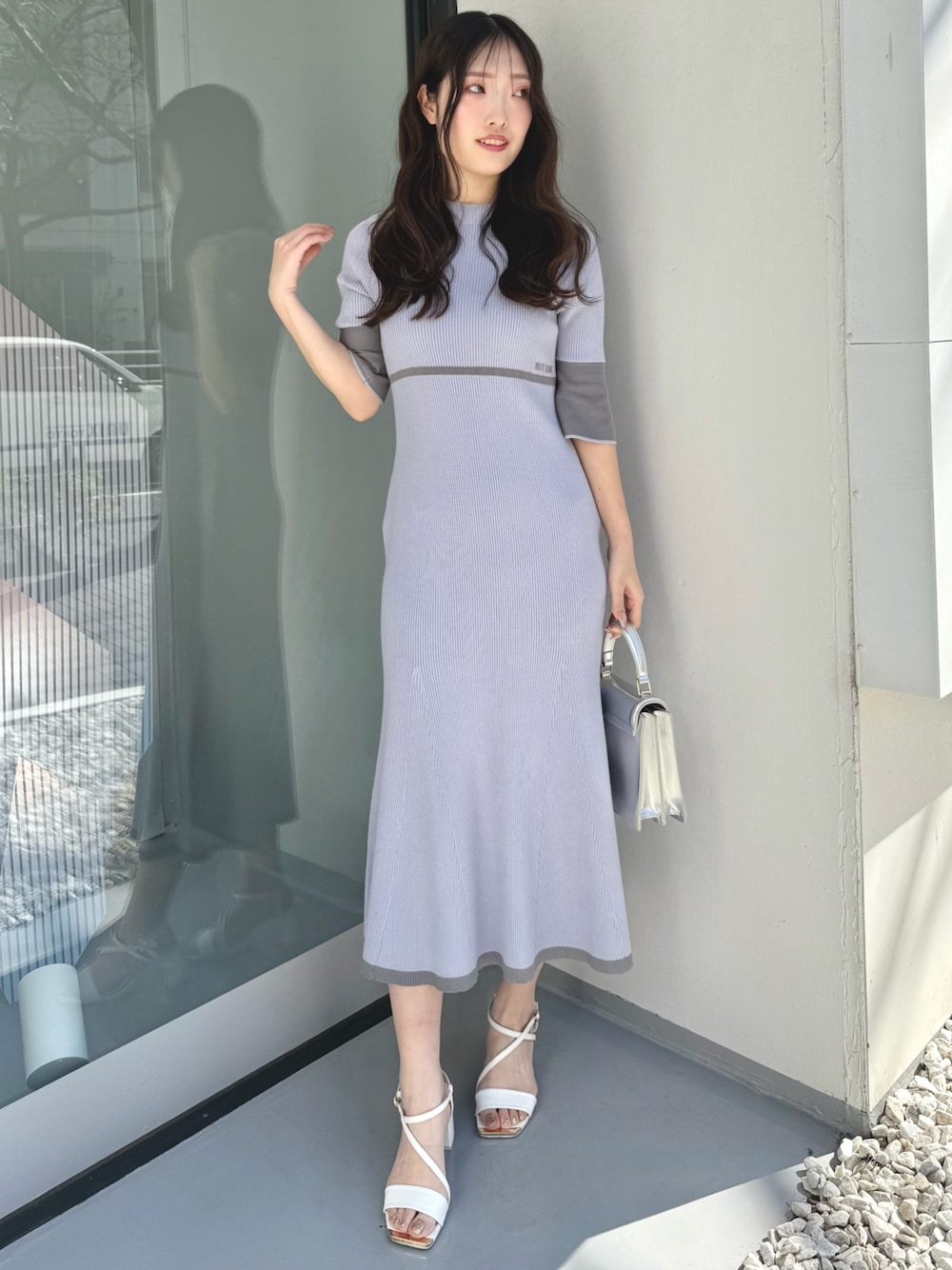 仲田桃子さんの「【MARY QUANTコラボ】バックシャンデイジーストラップマーメイドニットワンピース（MERCURYDUO）」を使ったコーディネートの1枚目の写真
