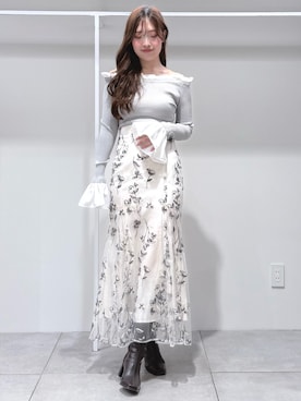 「花柄スカート」｜仲田桃子さん（レディース・165cm）の秋コーディネート