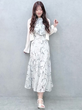 「MERCURYDUO（マーキュリーデュオ）の花柄アメスリラッフルワンピース（ワンピース、ブルー系）」を使った、仲田桃子さん（レディース・165cm）の春コーディネート