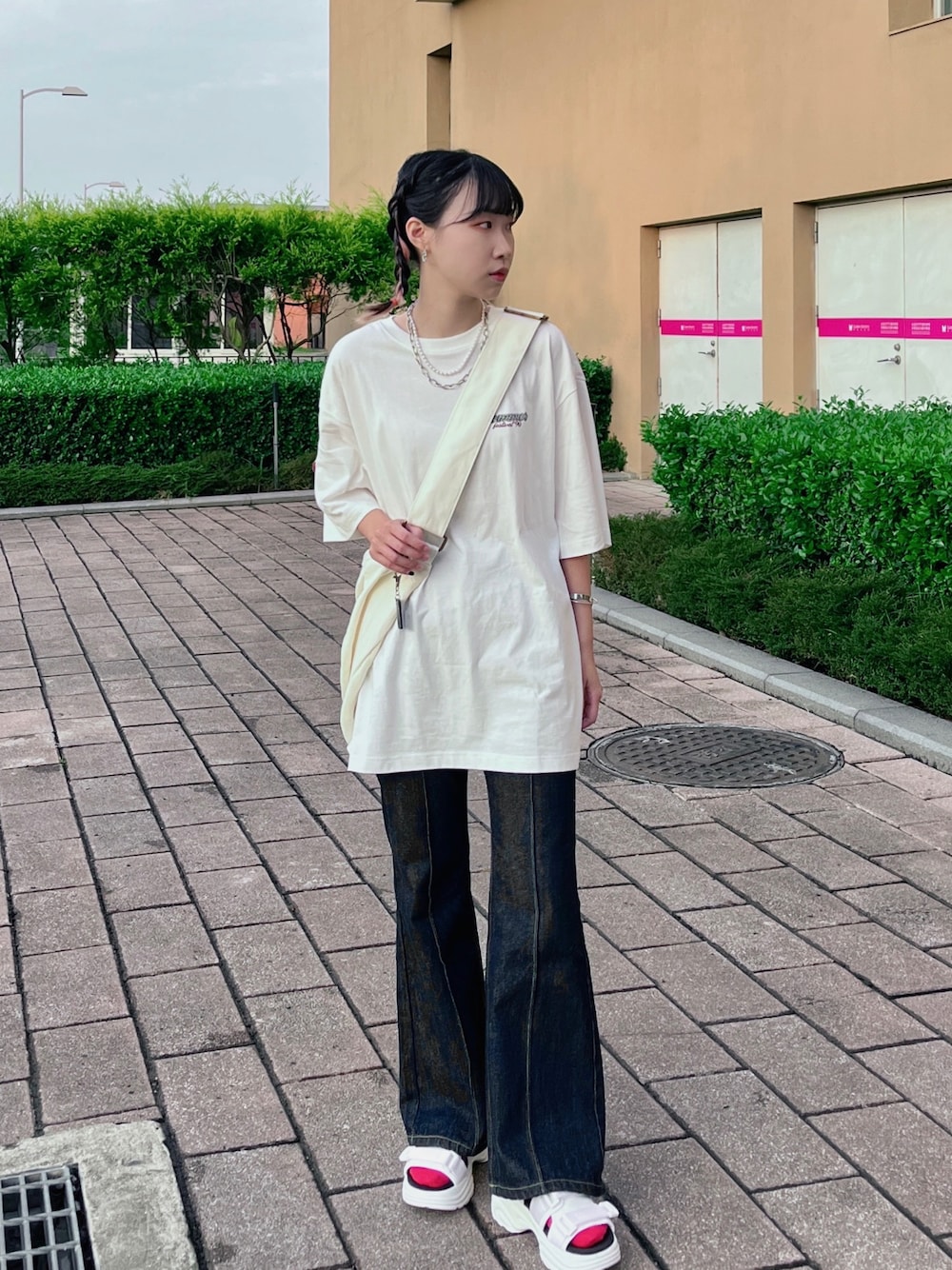 「GUのアイテム（サンダル、ホワイト系）」を使った、ORiさん（レディース・158cm）の秋コーディネートの1枚目の写真