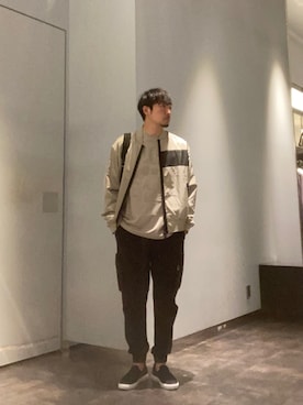 「ARMANI EXCHANGE（アルマーニエクスチェンジ）のアイテム（トップス、グレー系）」を使った、Yoshiさん（メンズ・181cm）の春コーディネート