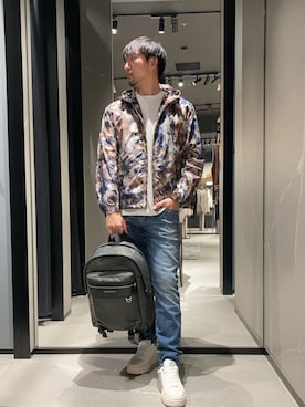 「ARMANI EXCHANGE（アルマーニエクスチェンジ）の【A|X アルマーニ エクスチェンジ】レースアップスニーカー（スニーカー、ホワイト系）」を使った、Yoshiさん（メンズ・181cm）の春コーディネート