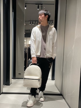 「ARMANI EXCHANGE（アルマーニエクスチェンジ）の【A|X アルマーニ エクスチェンジ】レースアップスニーカー（スニーカー、ホワイト系）」を使った、Yoshiさん（メンズ・181cm）の春コーディネート