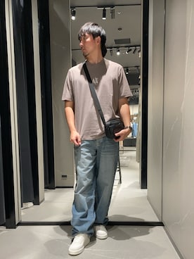 「ARMANI EXCHANGE（アルマーニエクスチェンジ）の【A|X アルマーニ エクスチェンジ】AXメタルロゴ ショルダーバッグ（ショルダーバッグ、ブラック系）」を使った、Yoshiさん（メンズ・181cm）の夏コーディネート