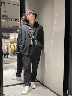 「ブラック」｜「アイテム（スウェット）」を使った、Yoshiさん（メンズ・181cm）の冬コーディネート