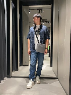 「アイテム（ショルダーバッグ、グレー系）」を使った、Yoshiさん（メンズ・181cm）の夏コーディネート