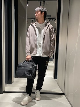 「ARMANI EXCHANGE（アルマーニエクスチェンジ）の【A|X アルマーニ エクスチェンジ】レースアップスニーカー（スニーカー、ホワイト系）」を使った、Yoshiさん（メンズ・181cm）の春コーディネート