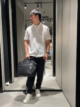 「ARMANI EXCHANGE（アルマーニエクスチェンジ）の【A|X アルマーニ エクスチェンジ】エンボスロゴ レースアップスニーカー（スニーカー、ホワイト系）」を使った、Yoshiさん（メンズ・181cm）の夏コーディネート