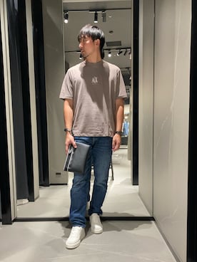 「ARMANI EXCHANGE（アルマーニエクスチェンジ）の【A|X アルマーニ エクスチェンジ】エンボスロゴ レースアップスニーカー（スニーカー、ホワイト系）」を使った、Yoshiさん（メンズ・181cm）の夏コーディネート