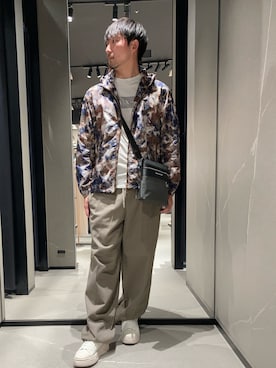 「ARMANI EXCHANGE（アルマーニエクスチェンジ）の【A|X アルマーニ エクスチェンジ】レースアップスニーカー（スニーカー、ホワイト系）」を使った、Yoshiさん（メンズ・181cm）の春コーディネート