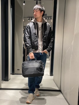 「ARMANI EXCHANGE（アルマーニエクスチェンジ）の【A|X アルマーニ エクスチェンジ】AXロゴ スエード レースアップスニーカー（スニーカー、ベージュ系）」を使った、Yoshiさん（メンズ・181cm）の春コーディネート