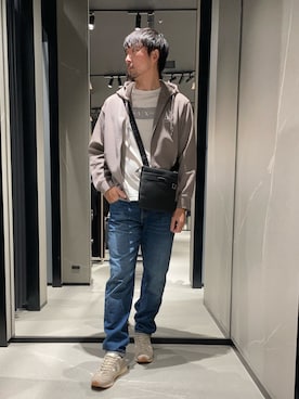 「ARMANI EXCHANGE（アルマーニエクスチェンジ）の【A|X アルマーニ エクスチェンジ】ICON フーデッドジップアップスウェットシャツ（スウェット、ベージュ系）」を使った、Yoshiさん（メンズ・181cm）の春コーディネート