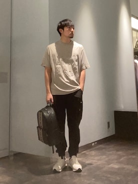 「ARMANI EXCHANGE（アルマーニエクスチェンジ）のアイテム（トップス、グレー系）」を使った、Yoshiさん（メンズ・181cm）の春コーディネート