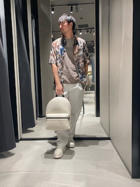 「ARMANI EXCHANGE（アルマーニエクスチェンジ）の【A|X アルマーニ エクスチェンジ】オールオーバープリント 半袖シャツ/BOXY（シャツ/ブラウス、ブラウン系）」を使った、Yoshiさん（メンズ・181cm）の春コーディネート