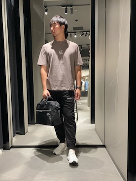 「ARMANI EXCHANGE（アルマーニエクスチェンジ）の【A|X アルマーニ エクスチェンジ】AXロゴ ソックススニーカー（スニーカー、ホワイト系）」を使った、Yoshiさん（メンズ・181cm）の夏コーディネート