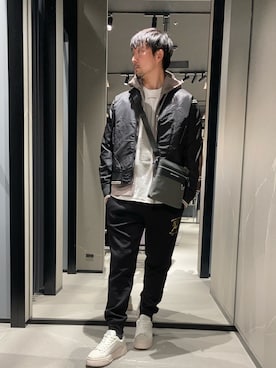 「ARMANI EXCHANGE（アルマーニエクスチェンジ）の【A|X アルマーニ エクスチェンジ】レースアップスニーカー（スニーカー、ホワイト系）」を使った、Yoshiさん（メンズ・181cm）の春コーディネート