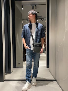 「ARMANI EXCHANGE（アルマーニエクスチェンジ）の【A|X アルマーニ エクスチェンジ】レースアップスニーカー（スニーカー、ホワイト系）」を使った、Yoshiさん（メンズ・181cm）の春コーディネート