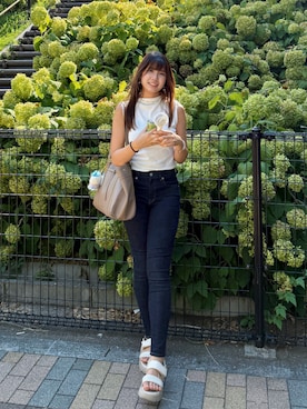「GU（ジーユー）のアイテム（デニムパンツ、ブルー系）」を使った、Koey こいさん（レディース・164cm）の夏コーディネート