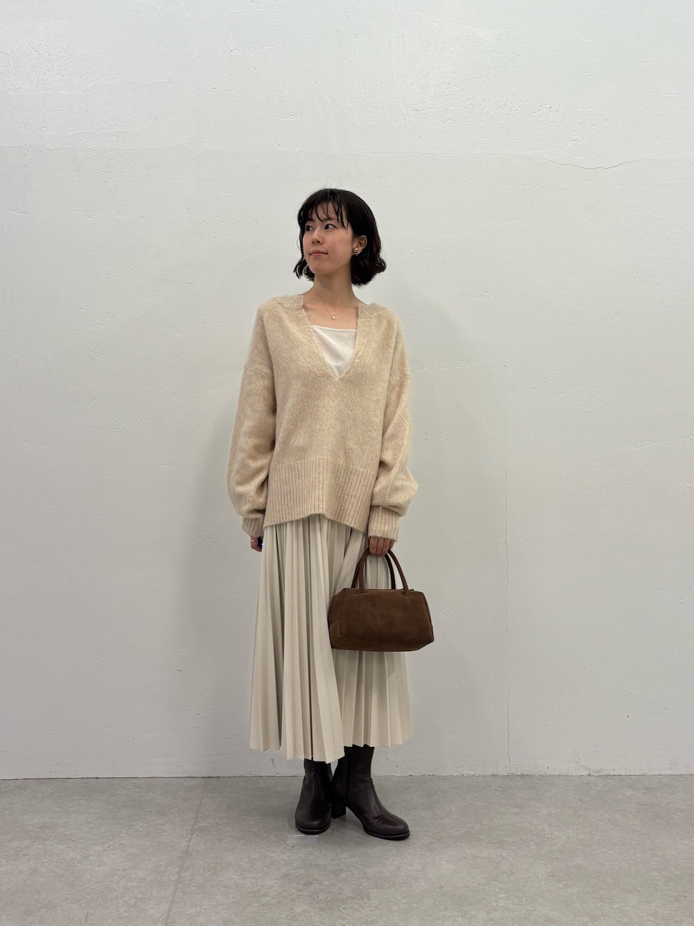 エアリー深Vニット/WEB限定カラー展開/新色追加を使った人気